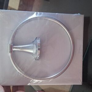 Hand towel rack round